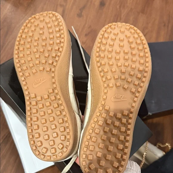 BRAND NEW Nike Field General in Cream and Brown - Picture 5 of 8